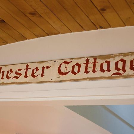 Chester Cottage Beachfront Oakura Buitenkant foto