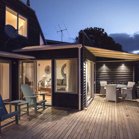 Chester Cottage Beachfront Oakura Buitenkant foto