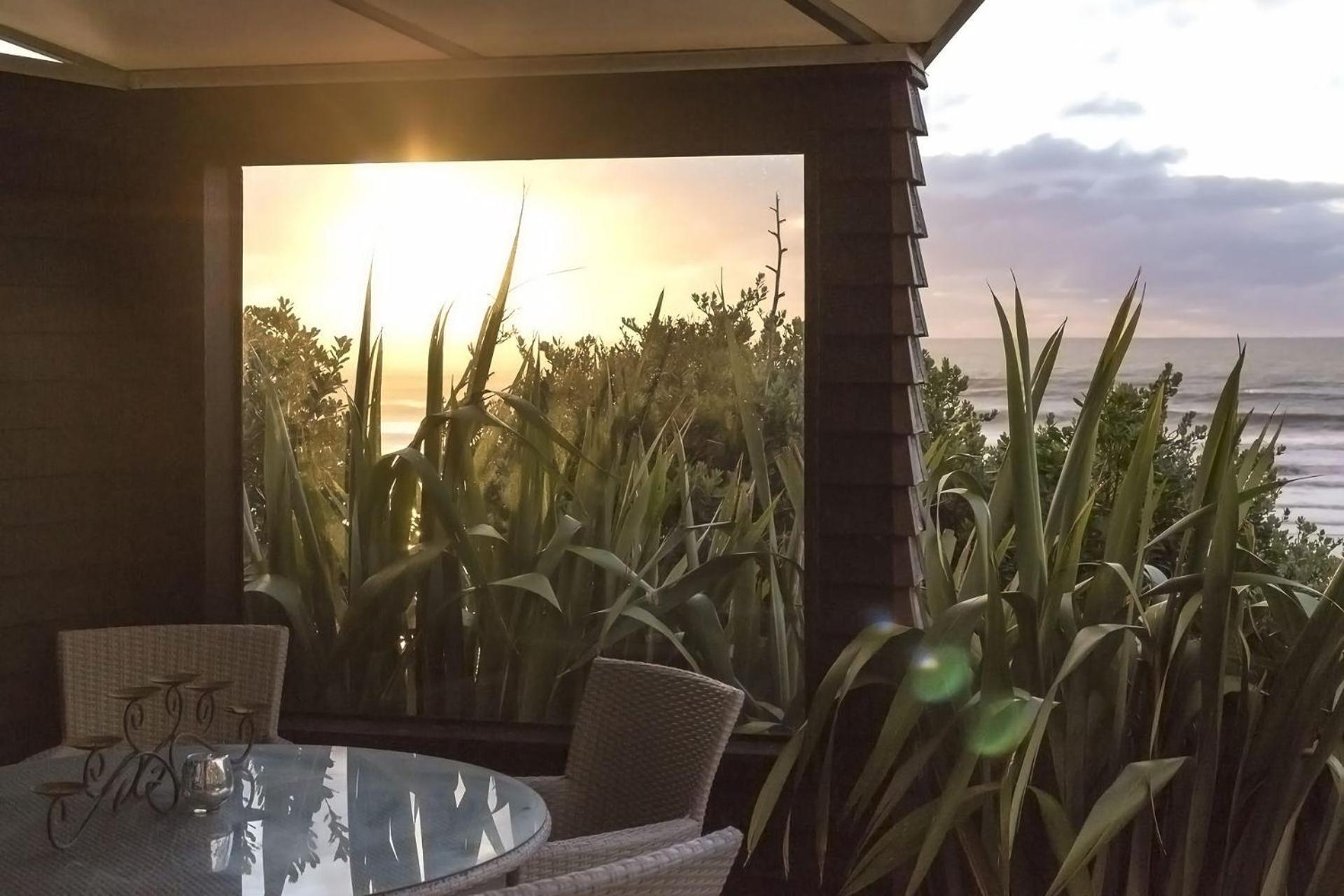 Chester Cottage Beachfront Oakura Buitenkant foto