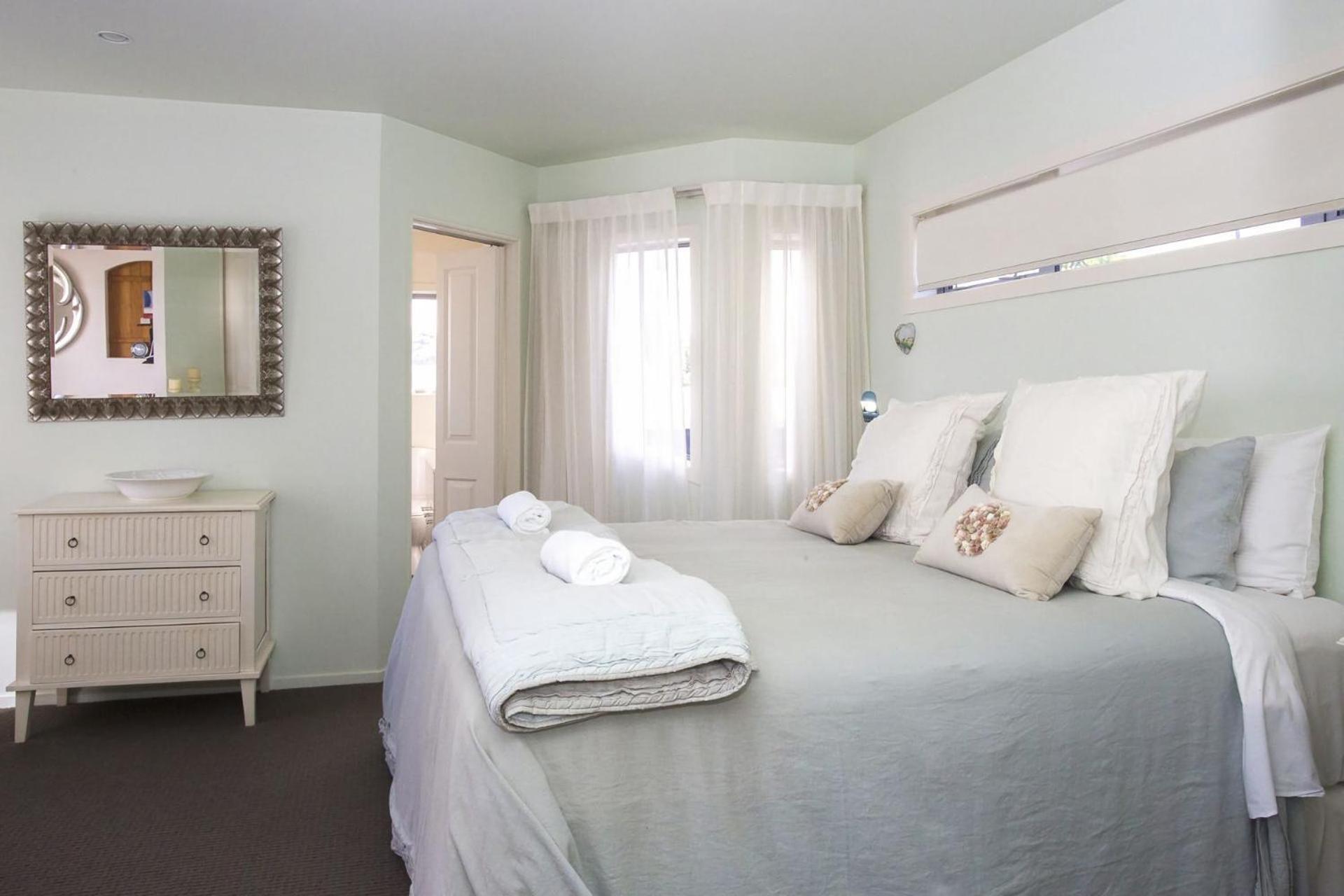 Chester Cottage Beachfront Oakura Buitenkant foto