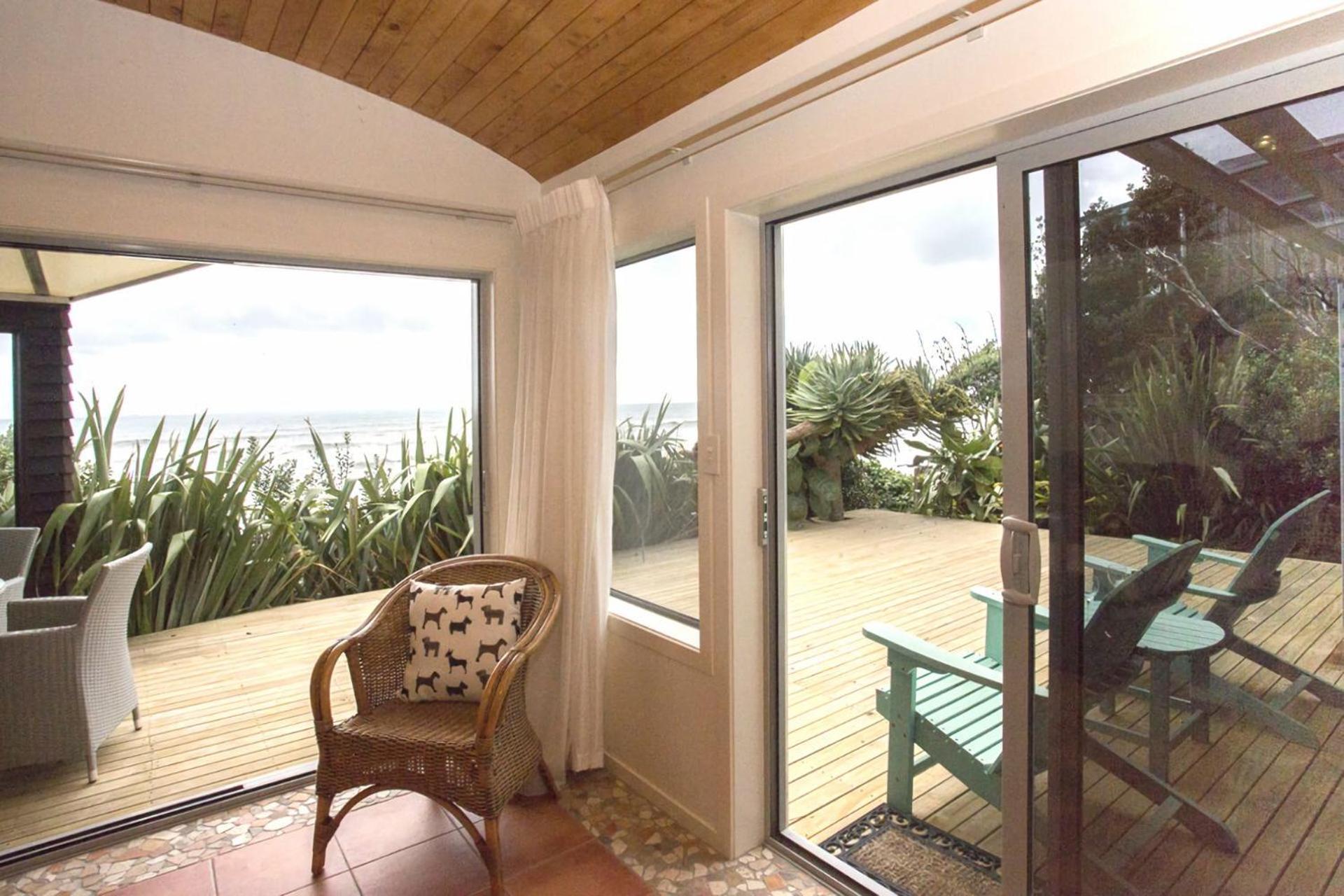 Chester Cottage Beachfront Oakura Buitenkant foto