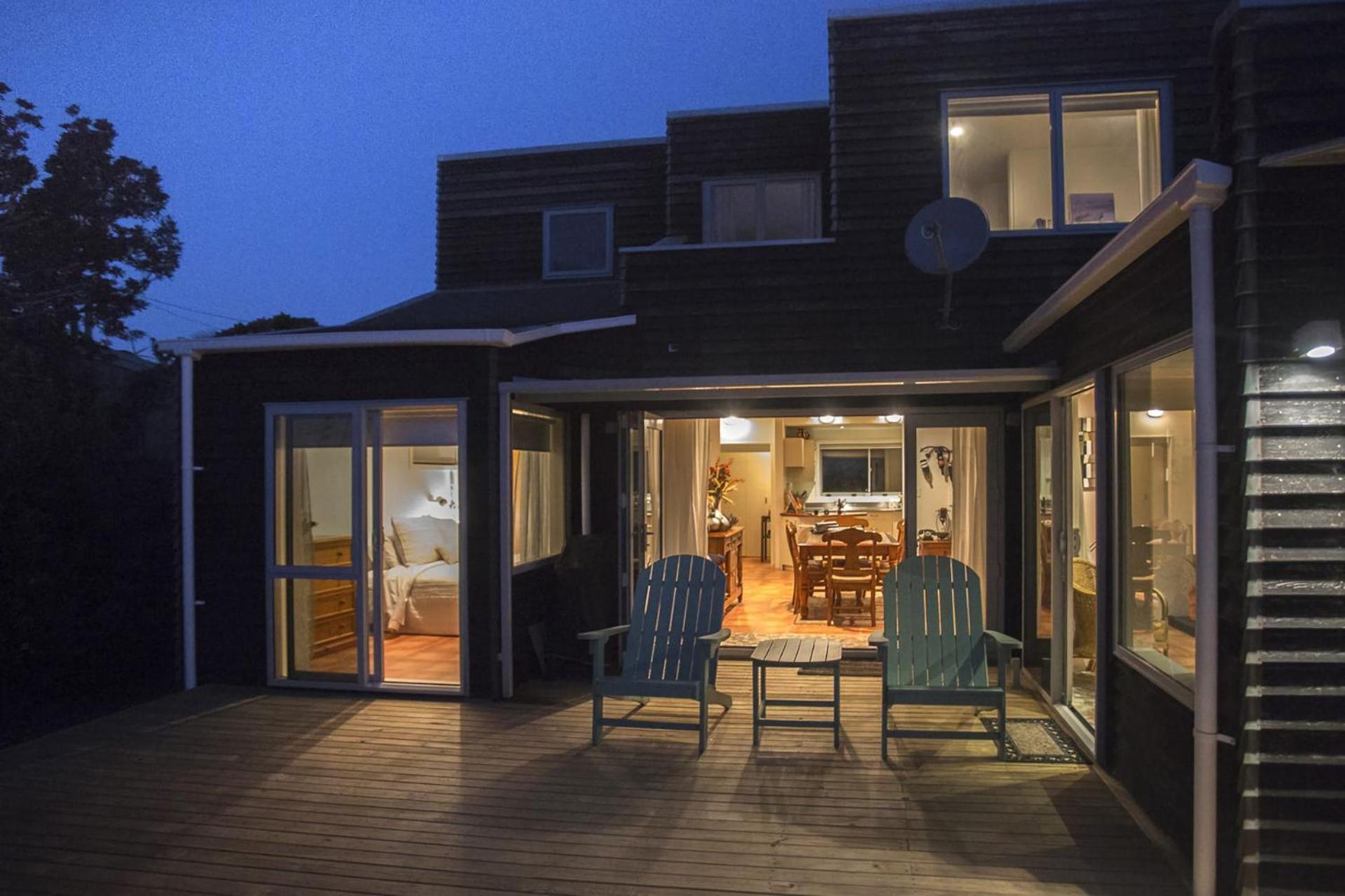 Chester Cottage Beachfront Oakura Buitenkant foto